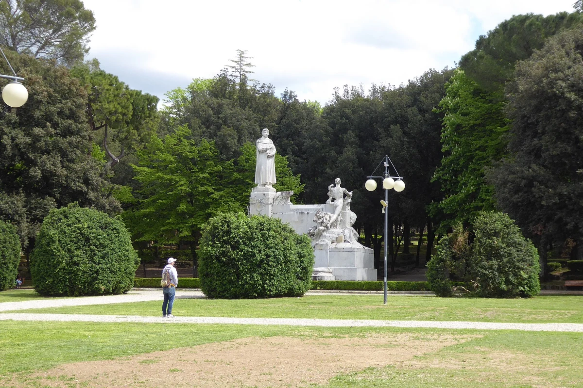 Monumento a Francesco Petrarca (Il Prato)