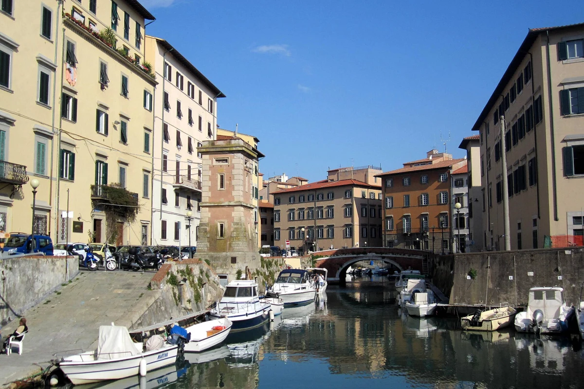Quartiere Venezia Nuova e Canali Medicei